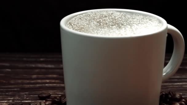 Primo Piano Bolla Caffè Caldo Aromatico Tazza Con Sfondo Nero — Video Stock