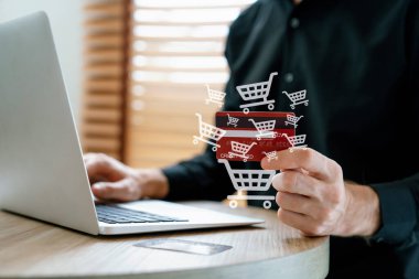 Zarif müşteriler beyaz atlet giyerler ve ellerinde online platform seçen kredi kartı kontrol cihazları bulunur. Akıllı tüketici, nakitsiz teknoloji alışveriş envanteri kullanarak e-ticaret uygulaması açıyor. Siber Nakit.
