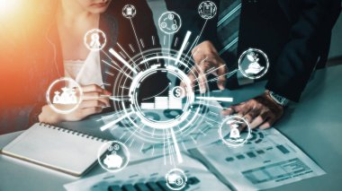 Finans ve Para İşlem Teknolojisi Konsepti. Modern bilgisayar uygulamasında fintech ticaret alışverişini, kar istatistik analizini ve piyasa analisti hizmetini gösteren simgesel grafik arayüzü. uds