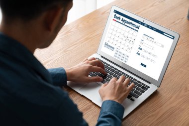 İnternet sitesindeki modish regrition için çevrimiçi aplikasyon rezervasyon takvimi