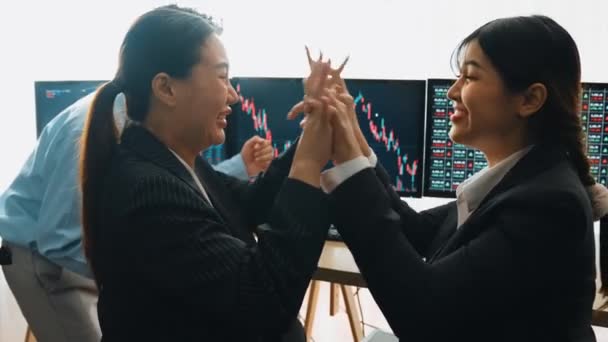 Grupo Cámara Lenta Inversores Negocios Compañía Comercio Acciones Siente Emocionado — Vídeo de stock