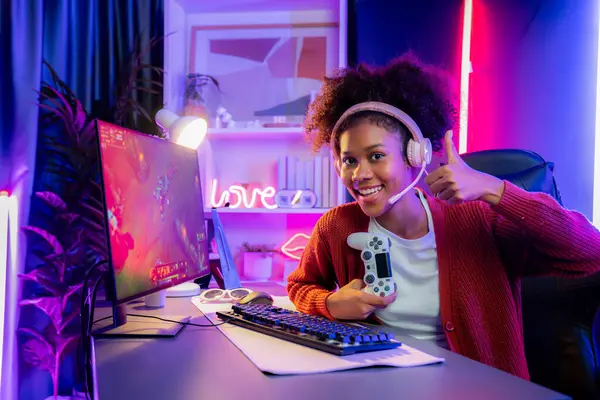 African American Girl Gaming Streamer Team Gewinnerin Beim Online Kampf — Stockfoto