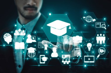 E- öğrenim ve Öğrenci ve Üniversite Konsepti Online Eğitim. Dijital eğitim kursunun teknolojisini gösteren grafik arayüzü insanların her yerden uzaktan öğrenmelerini sağlıyor. uds