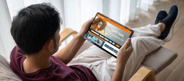 Model arama ve seyahat planlama için internet sitesi uçuş, otel ve tur rezervasyonları için anlaşma ve paket sunuyor