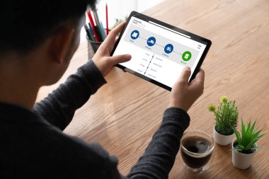 Ürün nakliyesi ve teslimatı için e-ticaret ve mod çevrimiçi iş izleme sistemi