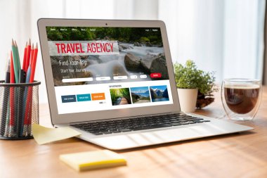 Model arama ve seyahat planlama için internet sitesi uçuş, otel ve tur rezervasyonları için anlaşma ve paket sunuyor