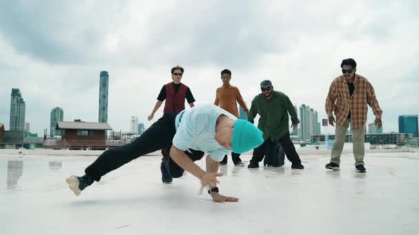 Equipo Break Dance Profesional Practica Danza Boy Mientras Que Los — Vídeo de stock