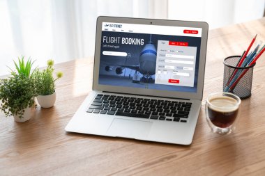 Online uçuş rezervasyon sitesi mod rezervasyon sistemi sağlar. Seyahat teknolojisi kavramı .