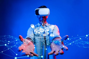 Yapay zeka mühendisliği, büyük veri ve yapay zeka makinesi kavramında yapay zeka beyin işlemcisiyle iş desteği için üretken yapay zeka kullanmayı öğrenen insan etkileşimi. Faas