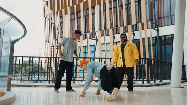 Хіп Хоп Команда Танцювати Перерву Танцю Час Мультикультурний Друг Оточений Стокове Фото