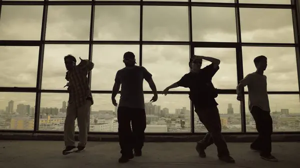 Silhouette Shot Skilled Choreographer Group Dancing Together Sky Scrapper Cityscape — Stock Photo, Image