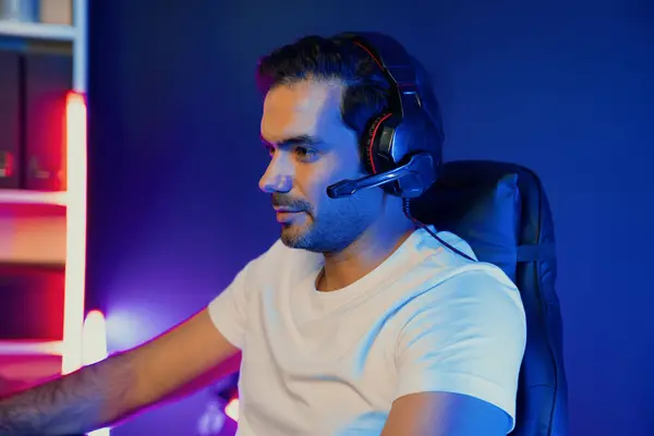 Serious Face Gaming Streamer Concentrating Gaming Players Trying Pass Mission — Stock Photo, Image