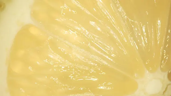 Macrofotografia Limão Fresco Fatiado Com Cor Amarela Vibrante Visível Carne — Fotografia de Stock