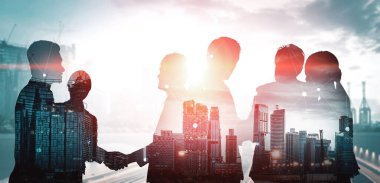 İş ortaklığı anlaşmasının başarısını gösteren birçok iş adamı konferans grubu toplantısının arka plandaki görüntüsü. Takım çalışması, güven ve anlaşma kavramı. uds