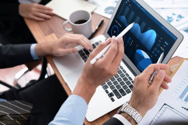 Fintech BI 'ın finansal veri analizi ya da iş zekası ekranından iş dünyası pazarlaması üzerinde çalışan iş adamlarının finansal veri analizine kadar. Habiliment