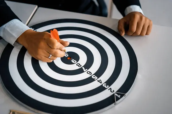 Lider Biznesmenów Celujący Cel Misji Koncepcja Wyzwania Marketingu Biznesowym Bullseye — Zdjęcie stockowe