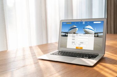 Online uçuş rezervasyon sitesi mod rezervasyon sistemi sağlar. Seyahat teknolojisi kavramı .