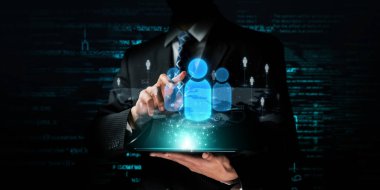 İş adamı ağ kurar, değerli bağlantılar kurar. Profesyonel ağı ve fırsatları genişletmek için etkili insanlar ağ stratejileri geliştiriyor.