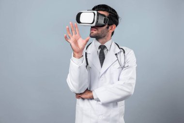 Kafkas doktoru tıbbi veriler hakkında karar veriyor ve düşünüyor. Profesyonel doktor, laboratuvar önlüğü ve sanal gerçeklik gözlüğü takarak metaevren ve sanal gerçeklik dünyasına girer. Yenilik kavramı. Sapma.