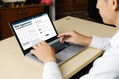 İnternet sitesindeki modish regrition için çevrimiçi aplikasyon rezervasyon takvimi