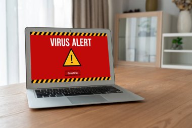 Bilgisayar ekranındaki virüs uyarısı mobil siber tehdit, hacker, bilgisayar virüsü ve kötü amaçlı yazılım tespit edildi