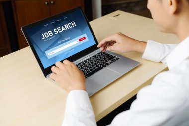 Çalışanların işe alım İnternet ağındaki iş fırsatlarını araması için mod web sitesinde online iş araması