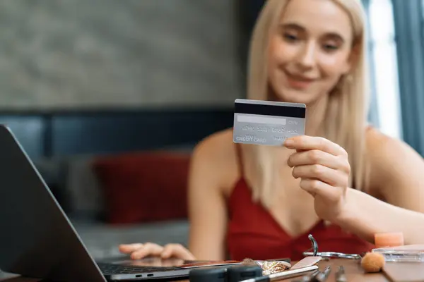Young Woman Using Laptop Credit Card Internet Banking Online Shopping — Stock Photo, Image