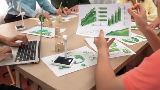 Kiváló Üzleti Csapat Megvitatni Öko Ház Projekt Rendetlen Asztal Zöld — Stock videók