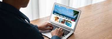 Model arama ve seyahat planlama için internet sitesi uçuş, otel ve tur rezervasyonları için anlaşma ve paket sunuyor