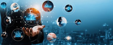 İletişim teknolojisi, akıllı bağlantı IOT ve insan ağ teknolojisi kavramı. Güvenli internet ağına ve bulut hesaplama sunucularına bağlanmak için bağlantı aygıtı kullanan insanlar