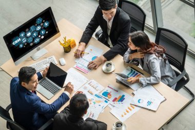 CRM işletme ve işletme için modern bilgisayarda müşteri ilişkileri yönetim sistemi