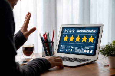 Pazarlama stratejisi planlaması için modem yazılım bilgisayarında müşteri memnuniyeti ve değerlendirme analizi