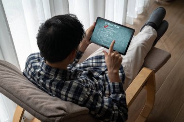 Pazarlama stratejisi planlaması için modem yazılım bilgisayarında müşteri memnuniyeti ve değerlendirme analizi