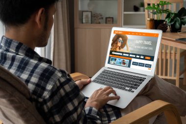 Model arama ve seyahat planlama için internet sitesi uçuş, otel ve tur rezervasyonları için anlaşma ve paket sunuyor