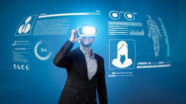 Beyaz proje yöneticisi görsel gerçeklik gözlüğü kullanarak kimlik doğrulama ya da güvenlik sistemini araştırıyor ve planlıyor. Profesyonel iş adamı kontrolü ya da özel ağ gizlilik yazılımına erişim. Sapma.