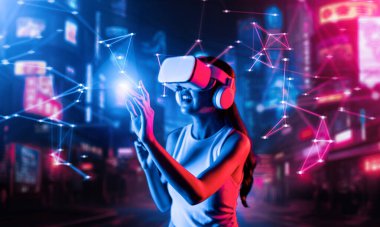 Meta-meta 'da siber punk tarzı binalarda bulunan zeki kadınlar metaevrene bağlı VR kulaklık takarlar, gelecekteki siber uzay topluluğu teknolojisi, sanal nesneye dokunmak için iki parmağını kullanan kadınlar. Halüsinasyon.