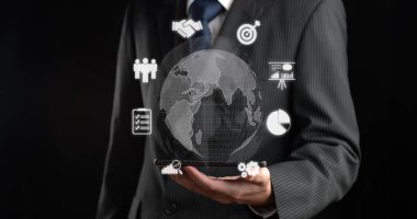 İş adamı küresel pazarlama ve finans konusunda uzmandır. Küresel pazarların karmaşıklığını, stratejileri ve pazarlama erişimini geliştirmek. Küresel finans ve pazarlama FaaS 'larında başarı