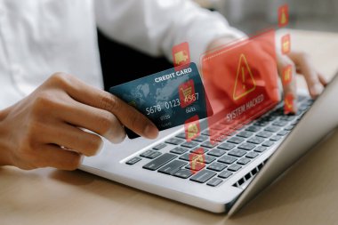 Hologram arayüzü izleyen müşteri, çevrimiçi işlemler için nakitsiz teknoloji kullanırken kredi kartı hacklenmesi tehlikesini uyarıyor. Akıllı tüketici kontrol cihazı güvenlik sorununu çözmeye çalışıyor. Siber Nakit.