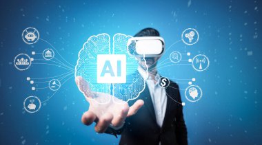 Beyaz iş adamı, performansı desteklemek ve yardımcı olmak için sohbet botu kullanıyor. Meta-evren ve görsel gerçeklik dünyasına bağlanırken sanal gerçeklik gözlüğü kullanan yetenekli bir yatırımcı. Teknoloji yeniliği. Sapma.