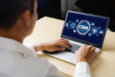 CRM işletme ve işletme için modern bilgisayarda müşteri ilişkileri yönetim sistemi
