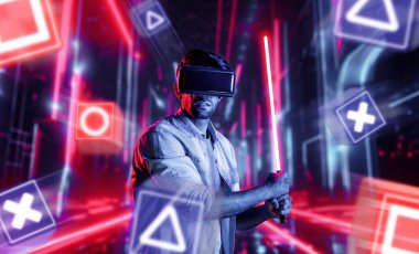Sanal gerçeklik gözlüklü enerjik bir adam müzik engelli neon bir kılıç kullanıyor. Kılıç tutarken oyun oynayan yetenekli bir insan neon şehir arka planıyla metaevrene girer. Geçmişi bulanıklaştırıyor. Sapma.