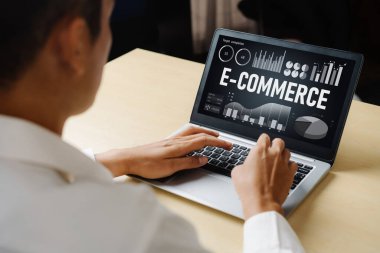 E-ticaret veri yazılımı çevrimiçi perakende şirketine satış analizi için mod gösterge tablosu sağlar