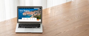 Çevrimiçi otel konaklama rezervasyon sitesi mod rezervasyon sistemi sağlar. Seyahat teknolojisi kavramı .