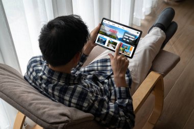 Model arama ve seyahat planlama için internet sitesi uçuş, otel ve tur rezervasyonları için anlaşma ve paket sunuyor
