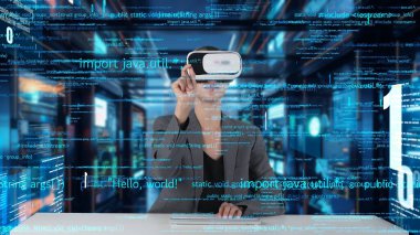 VR yenilik arayüzü dijital ağ teknolojisi görsel hologram sunucusu tarafından akıllı web sitesi geliştirme kodlayıcı veri seçimini analiz etmek için bilgisayar kodu yazan IT geliştiricisi. Kısıtlanma.