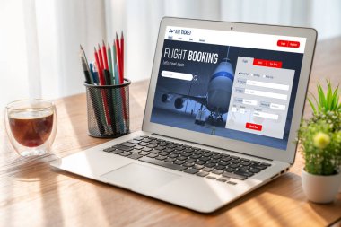 Online uçuş rezervasyon sitesi mod rezervasyon sistemi sağlar. Seyahat teknolojisi kavramı .