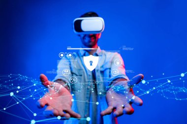 İş adamı siber güvenliğin özünü keşfeder. Siber koruma yöntemlerini, siber tehditleri derinlemesine araştır ve siber güvenlik duruşunu destekle. Siber Menkul Kıymetler Çağı FaaS 'ında yol almak için gerekli.