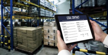 Dijital yasal sözleşme, gelecekteki iş anlaşmalarının imzalanması için gerekli koşulları ve şartları bilgisayar ekranında sunar.