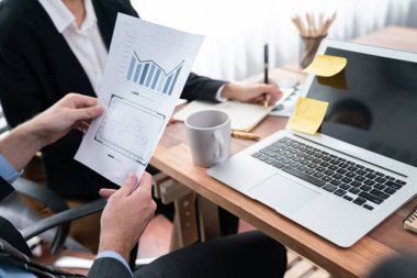 Fintech BI 'ın finansal veri analizi ya da iş zekası ekranından iş dünyası pazarlaması üzerinde çalışan iş adamlarının finansal veri analizine kadar. Habiliment