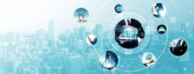 İletişim teknolojisi, akıllı bağlantı IOT ve insan ağ teknolojisi kavramı. Güvenli internet ağına ve bulut hesaplama sunucusuna bağlanmak için bağlantı aygıtı kullanan insanlar vexel